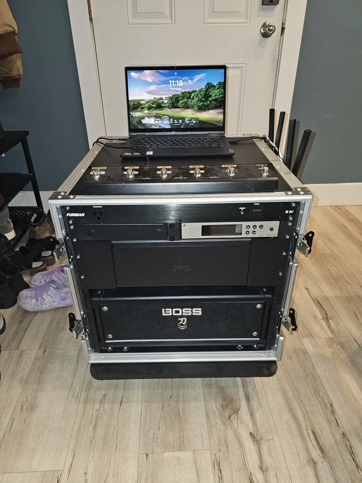 Rack with guitar equipment